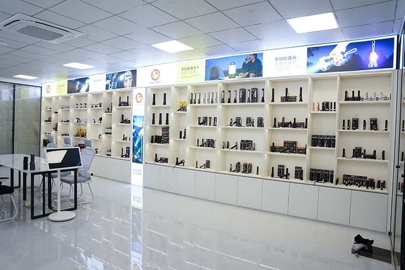 Làm cách nào để chọn nhà sản xuất đèn pin LED Trung Quốc đáng tin cậy cho các dự án OEM?